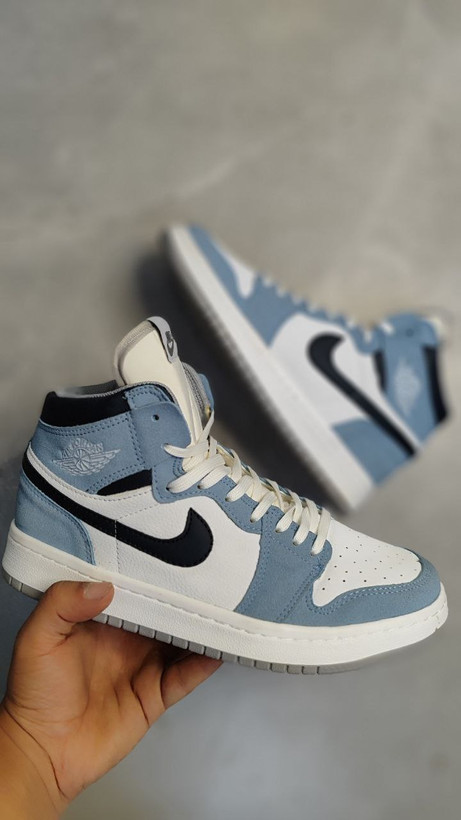 کفش کتونی نایک ایر جردن ۱ لو دخترانه آبی سفید (Jordan 1 Low) | استایل جذاب