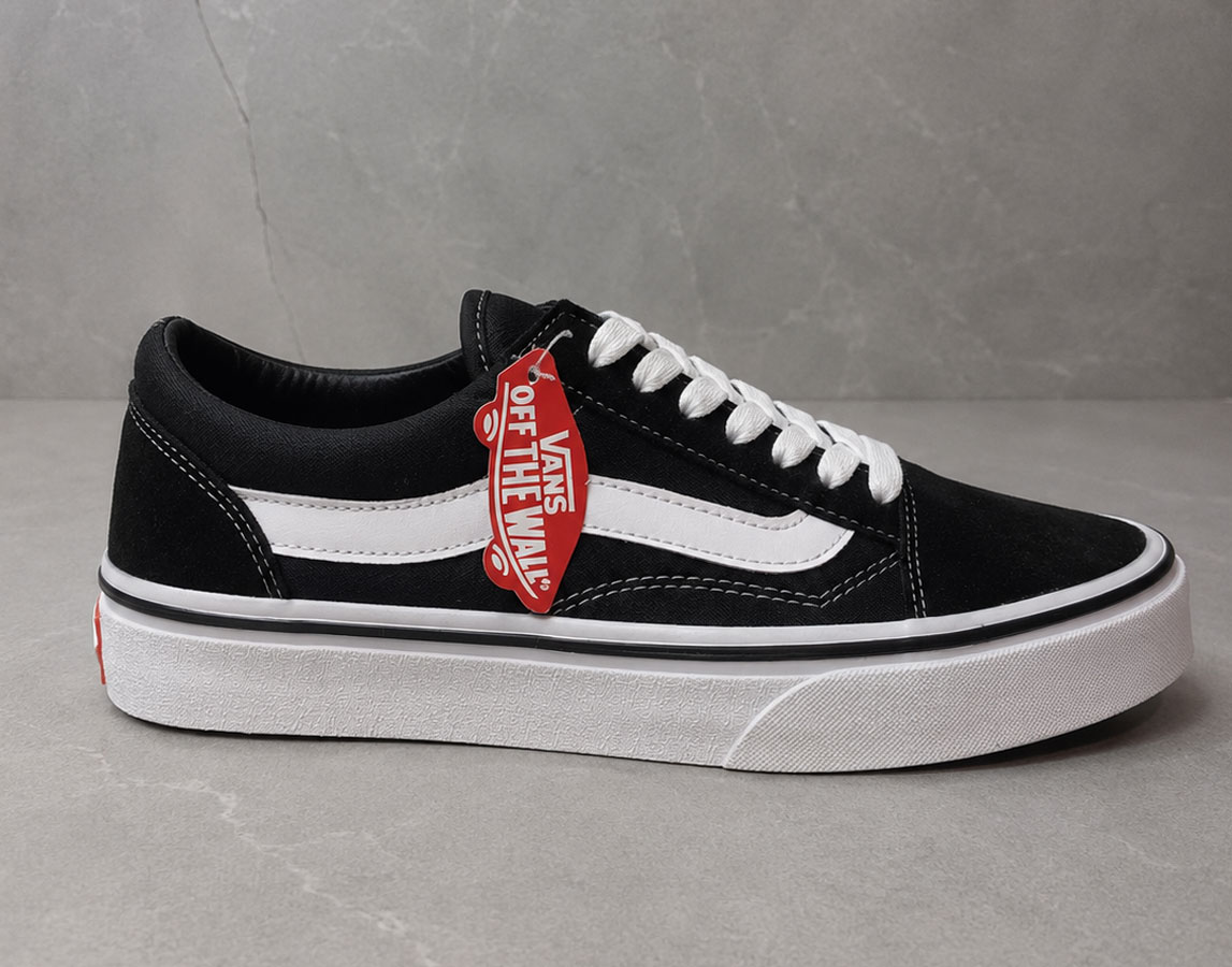 کفش کتونی ونس مشکی سفید(Vans Old Skool) | کلاسیک‌ترین استایل خیابانی