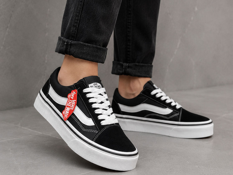 کفش کتونی ونس مشکی سفید(Vans Old Skool) | کلاسیکترین استایل خیابانی