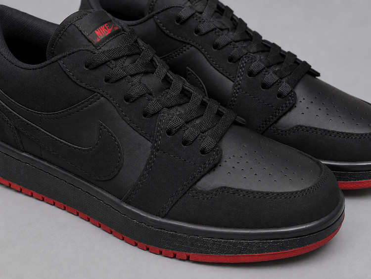 کفش کتونی نایک ایر جردن ۱ لو مشکی زیره قرمز (Jordan 1 Low)