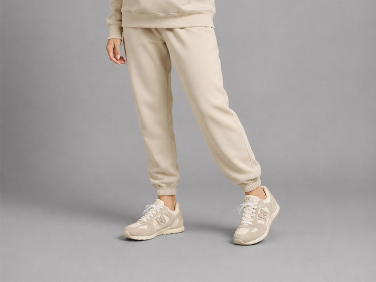 کفش کتونی نیوبالانس میو میو کرم (New Balance x Miu Miu)
