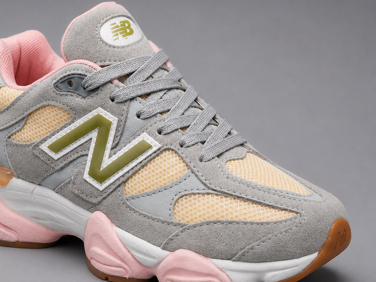کفش کتونی نیوبالانس ۹۰۶۰ طوسی صورتی (New Balance 9060)
